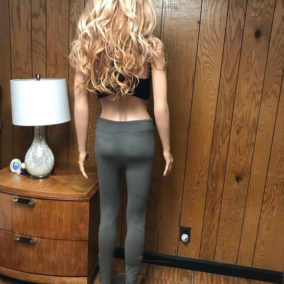 ALO YOGA Pants leggings -Gray Size none measurements In the Photos - Picture 4 of 14
